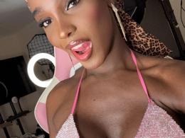 Luana_risque