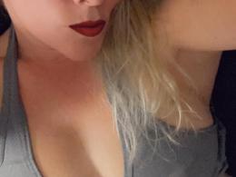 BlondeSquirter